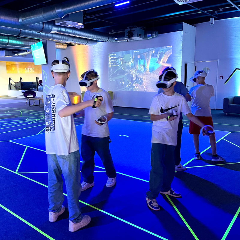 Hero Zone Freewalk Arena im Cosmic VR Studio Wildau