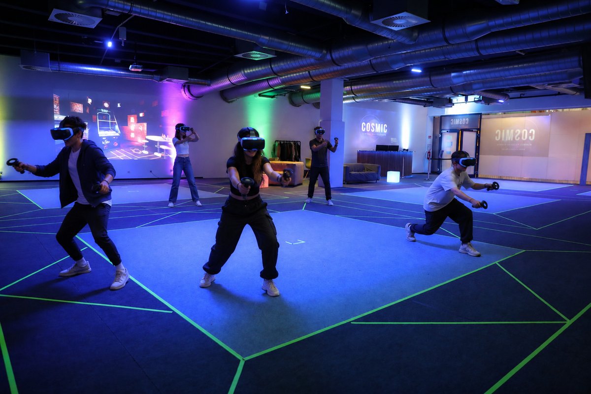 Hero Zone Free-Roam Arena im Cosmic VR Studio Wildau